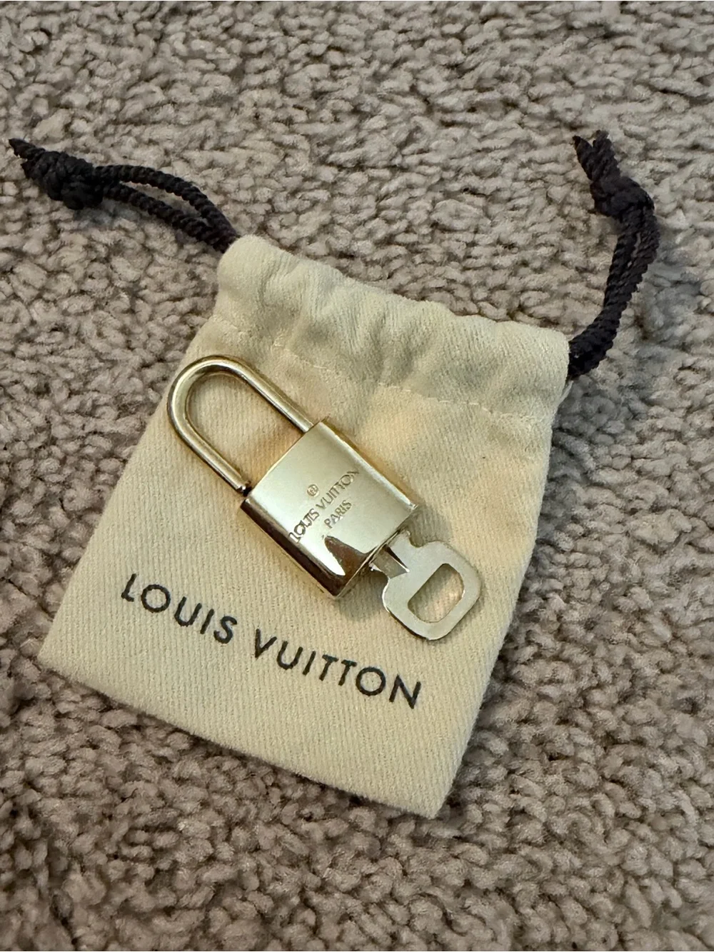 LOUIS VUITTON